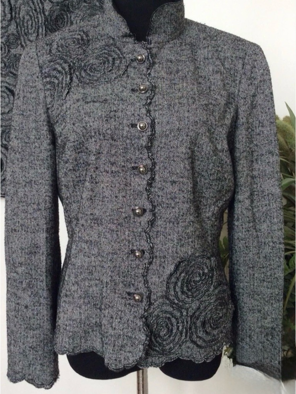 EUC Per Se Gray Tweed Decorative Rosette Jacket Scallop Edges Fully Lined Love!